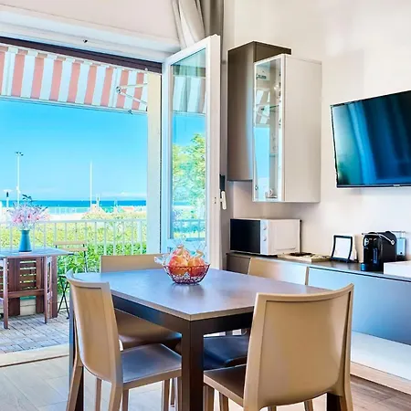Con Terrazza Fronte Mare Apartment Riccione